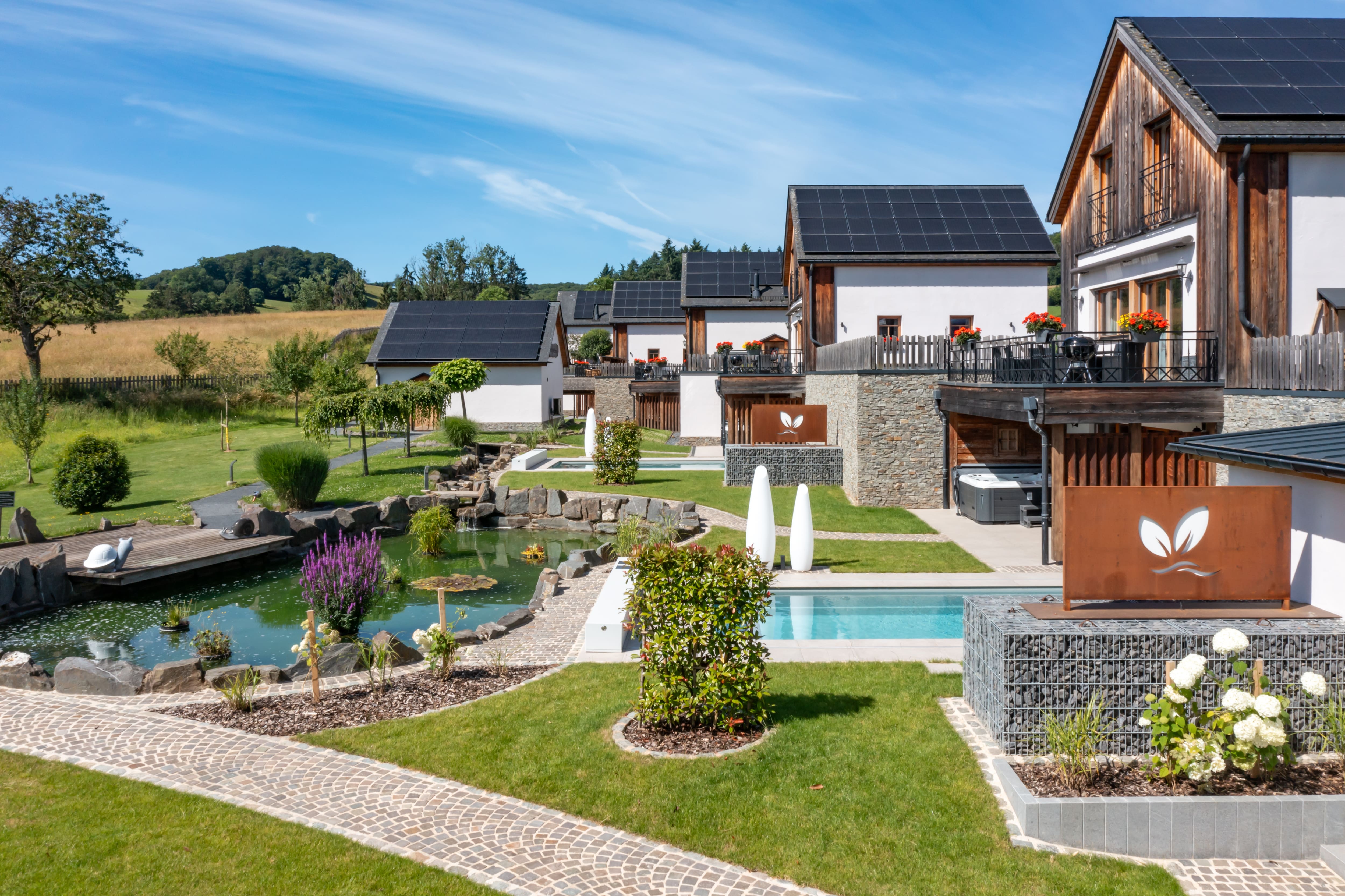 Chalets Petry - Luxus und Wohlbefinden…<br />
Willkommen bei den Chalets Petry